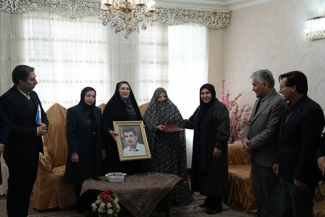 تجلیل از مادر شهید رحمان نوکی در اردبیل