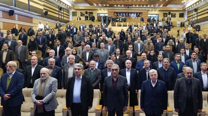 معاون توسعه مدیریت و منابع استاندار اردبیل، پژوهشگر برگزیده کشور شد