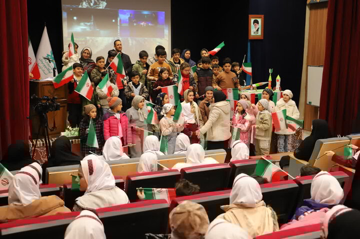 کودکان اردبیلی پرتاب همزمان سه ماهواره ایرانی را جشن گرفتند