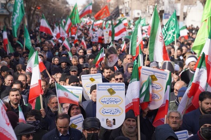 مردم اردبیل در محکومیت اغتشاشگران راهپیمایی کردند