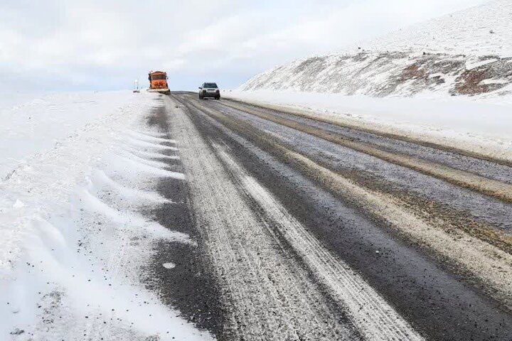 وثوقی: جاده‌های اردبیل سفیدپوش شد/محورهای مواصلاتی باز شد