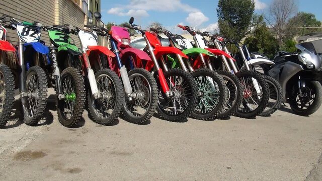 کشف ۱۵۰ میلیارد ریالی موتورسیکلت‌های سنگین قاچاق