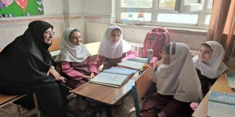 معاون وزیر آموزش و پرورش در دبستان سقایی اردبیل، توجه ویژه آموزش و پرورش به آموزش ابتدایی