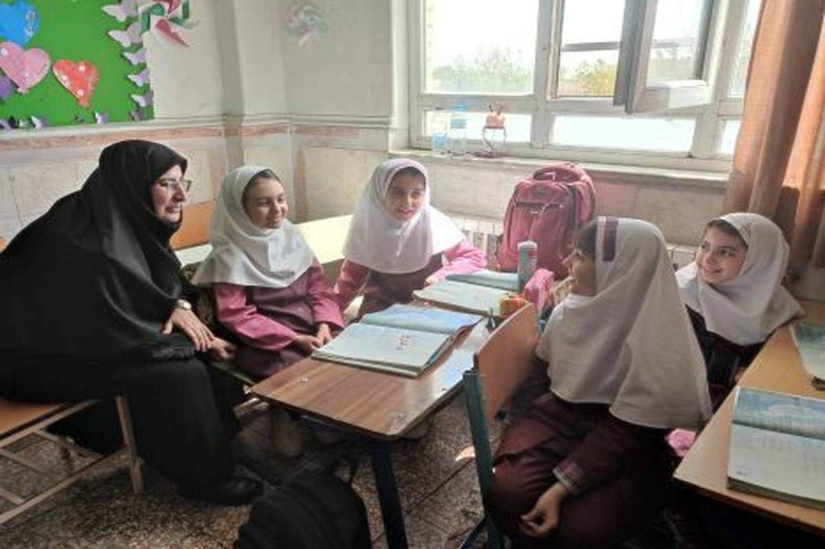 معاون وزیر آموزش و پرورش در دبستان سقایی اردبیل، توجه ویژه آموزش و پرورش به آموزش ابتدایی