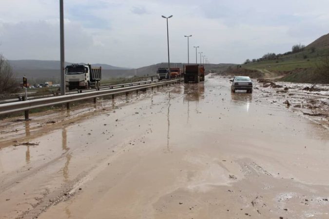 بازگشایی مسیر انحرافی محور اردبیل- نیر پس از ۸ ساعت