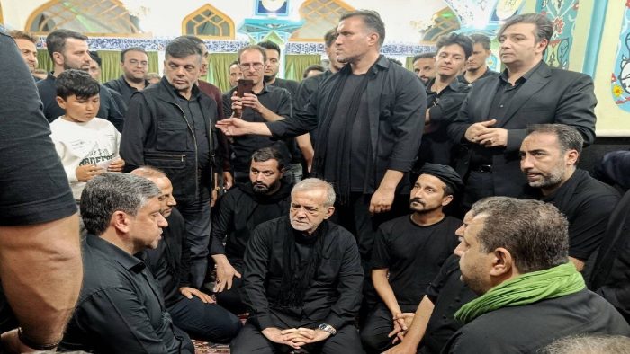 حضور رییس جمهور در مراسم شام غریبان امامحسین (ع) اردبیل حضور رییس جمهور در مراسم شام غریبان امامحسین (ع) اردبیل